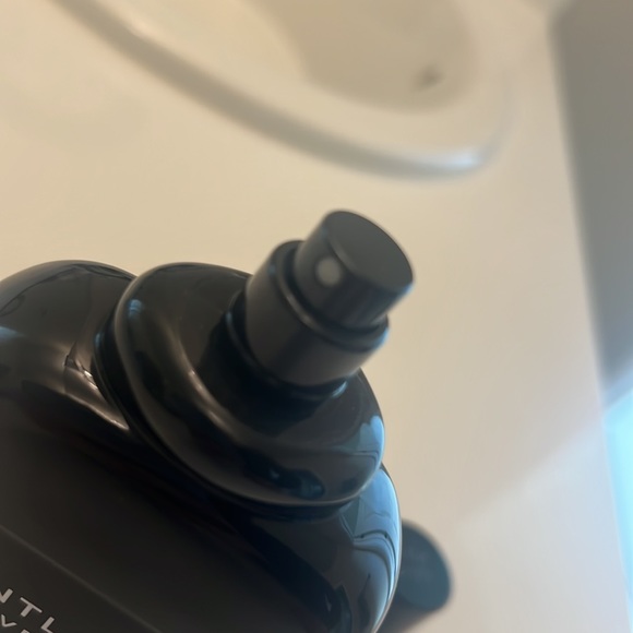 Givenchy gentlemen 3.7 oz - Picture 3 of 3